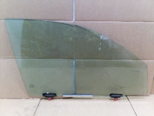 TOYOTA HILUX RIGHT FRONT DOOR WINDOW GLASS 2015-2022